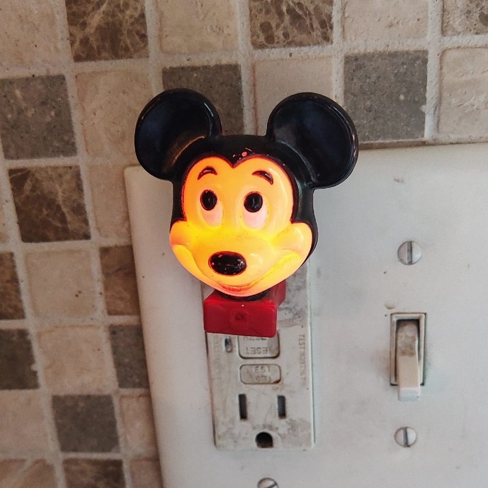 Mickey Mouse Night Light - Picture 6 of 7